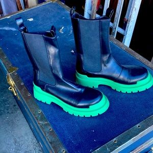 Raid funky boots